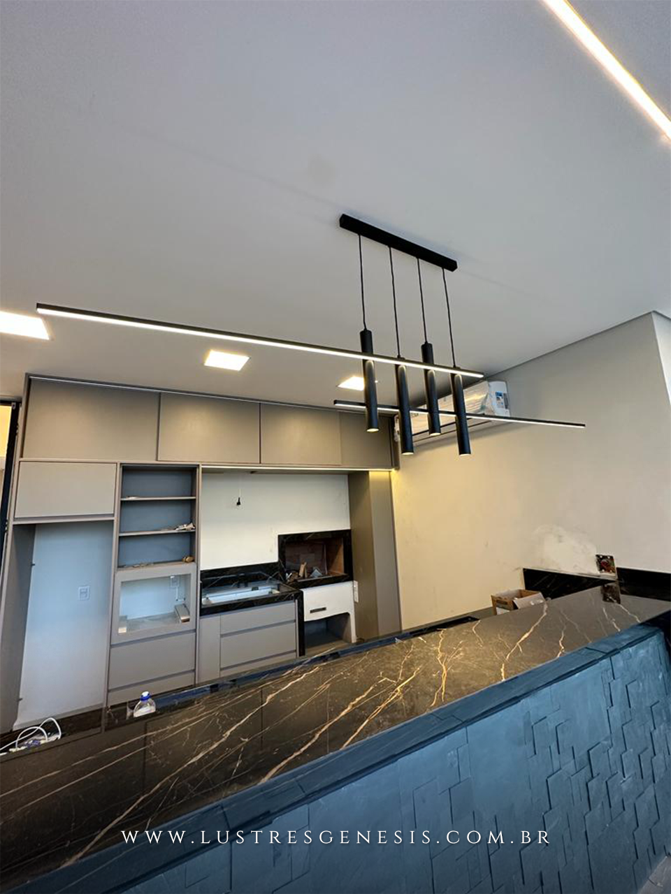 Lustre H&iacute;brido Industrial Minimalista - 200cm de Eleg&acirc;ncia